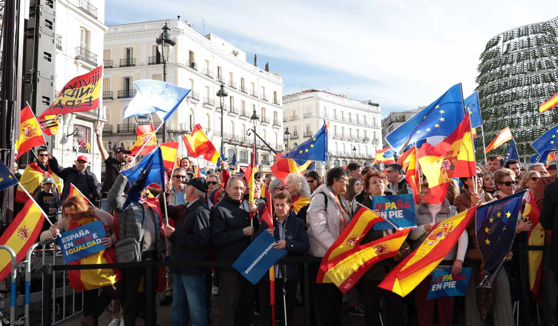 Miles de personas en Sol contra la amnistía.