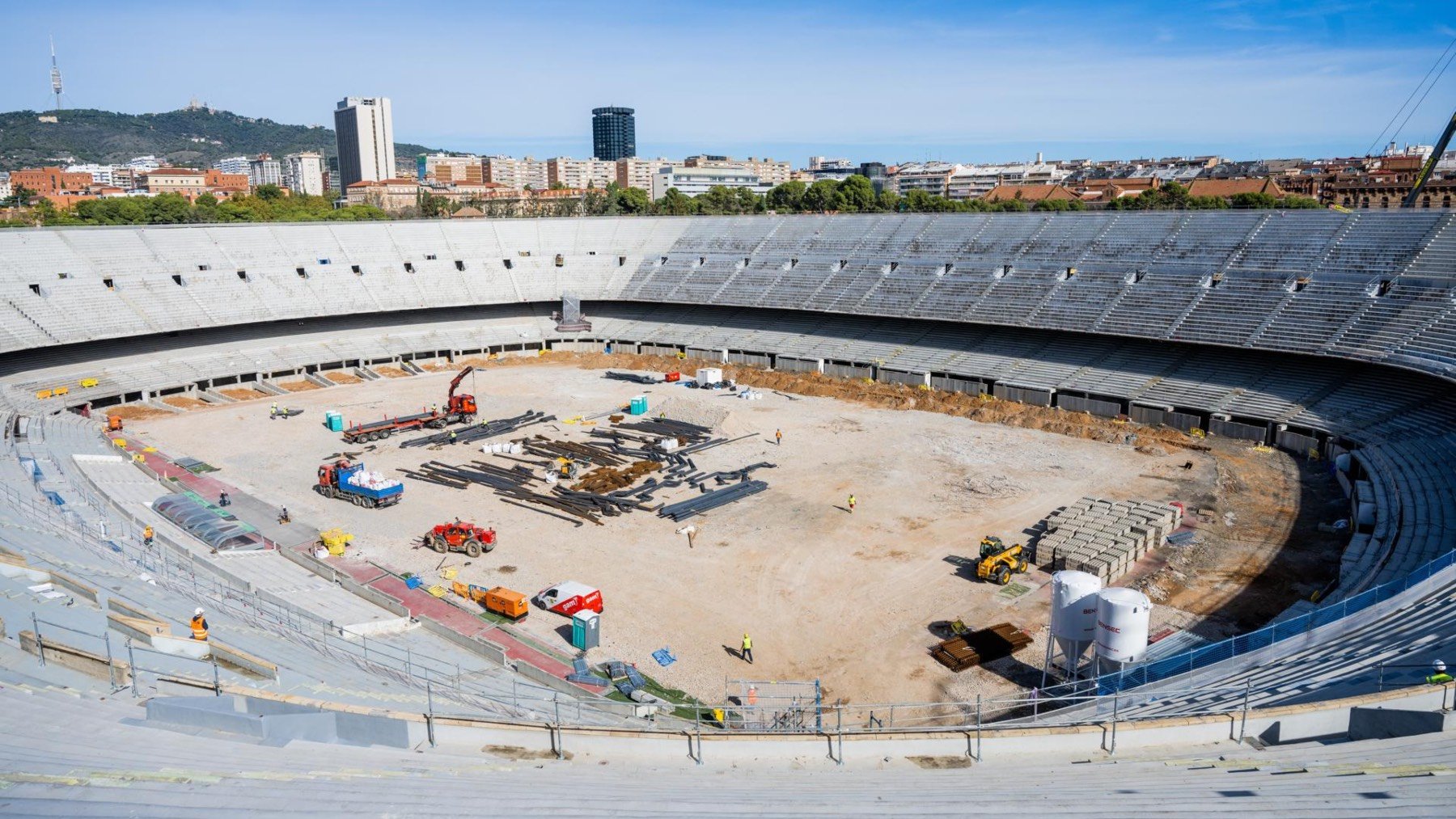 Las obras del Camp Nou en su interior. (EFE)