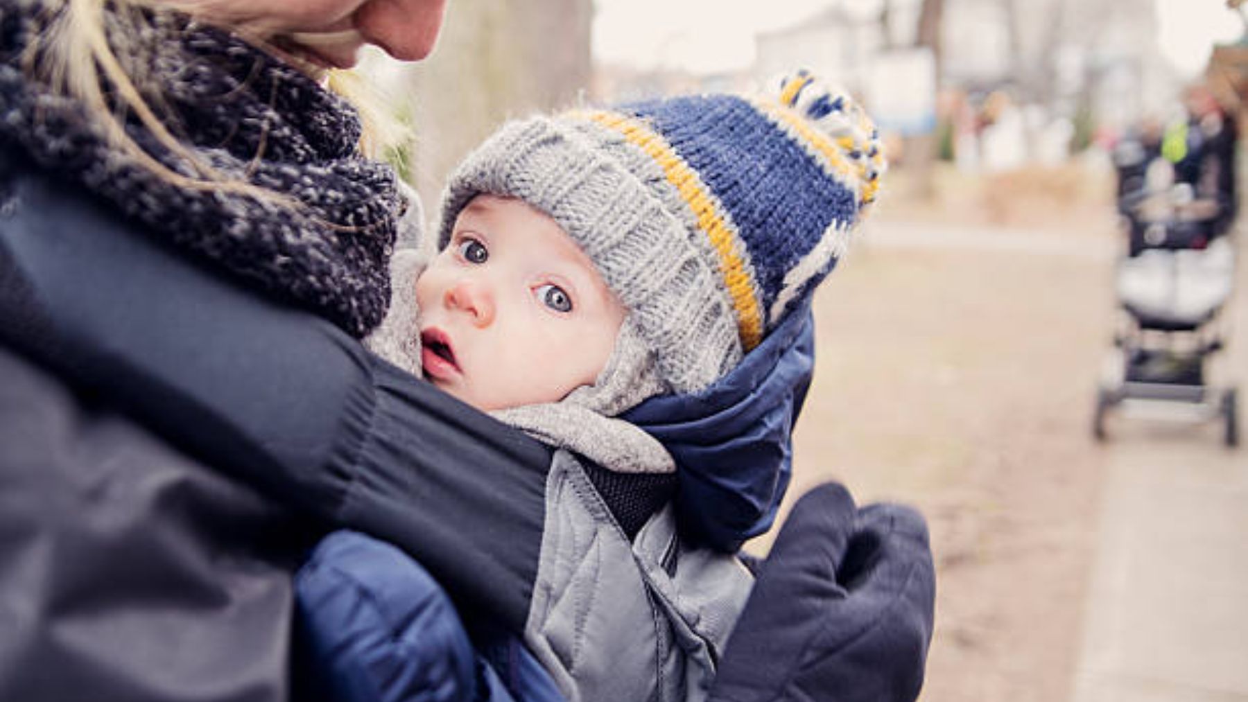 Descubre los mejores consejos para portear al bebé en invierno