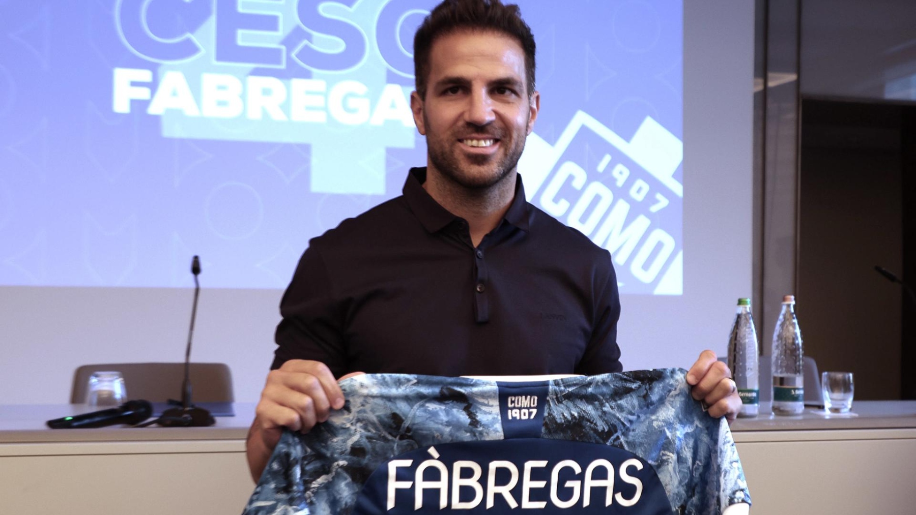 Fàbregas firma acordo para assumir o cargo de treinador em um clube da Série  B italiana