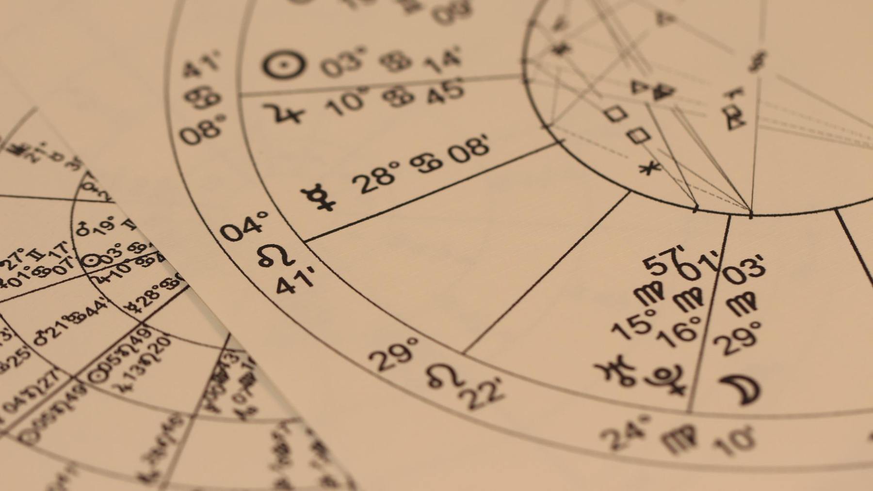 Qué son las casas astrológicas y cómo interpretarlas: descubre cómo te relaciones en los distintos aspectos de la vida