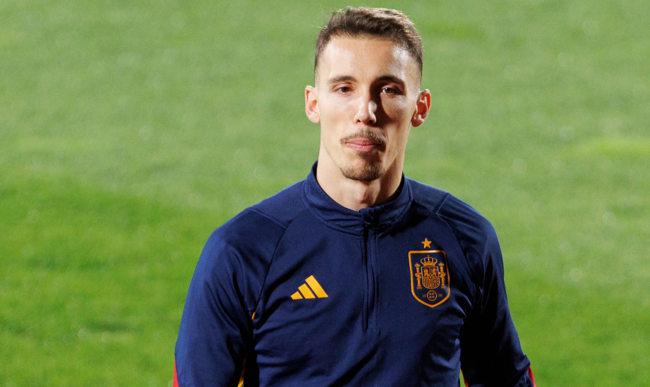 Grimaldo en un entrenamiento con España. (EFE)