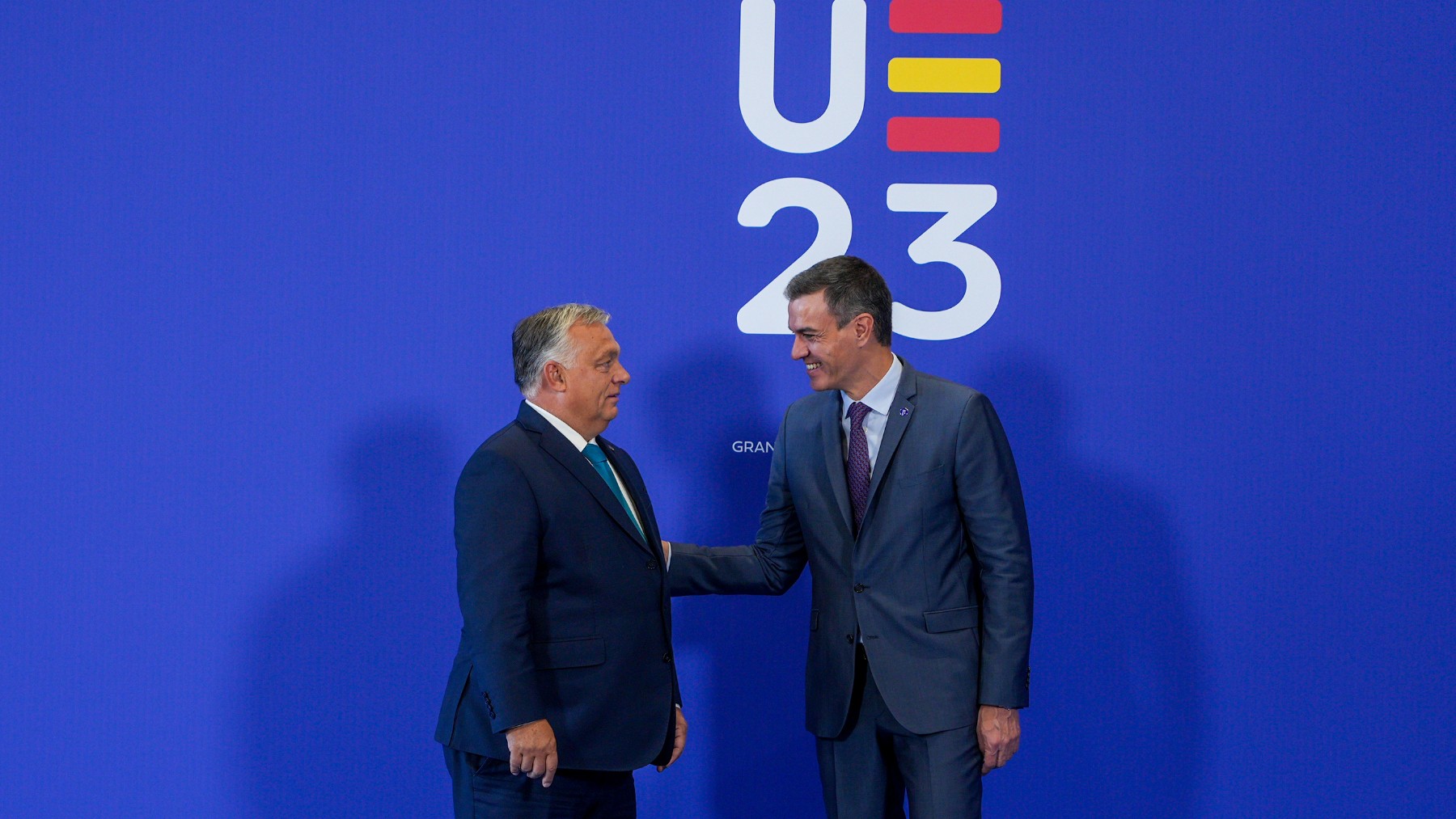Pedro Sánchez y Viktor Orbán. (Foto: EP)