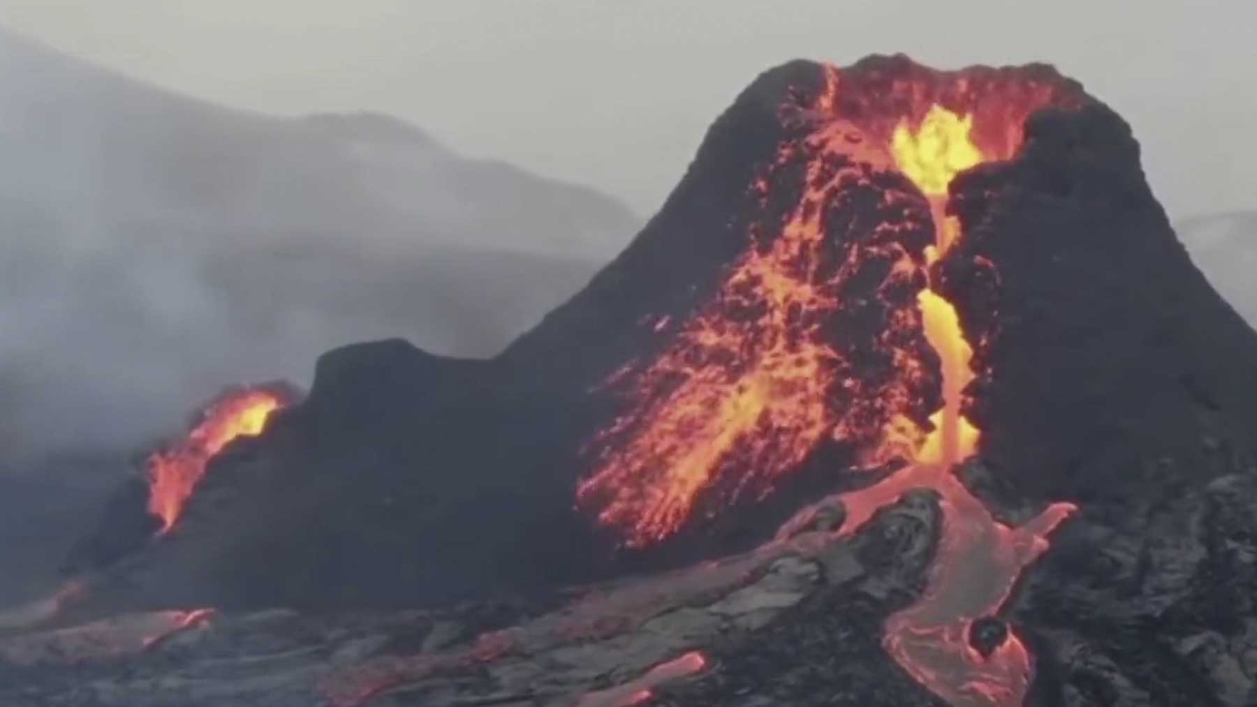 Volcán en erupción.