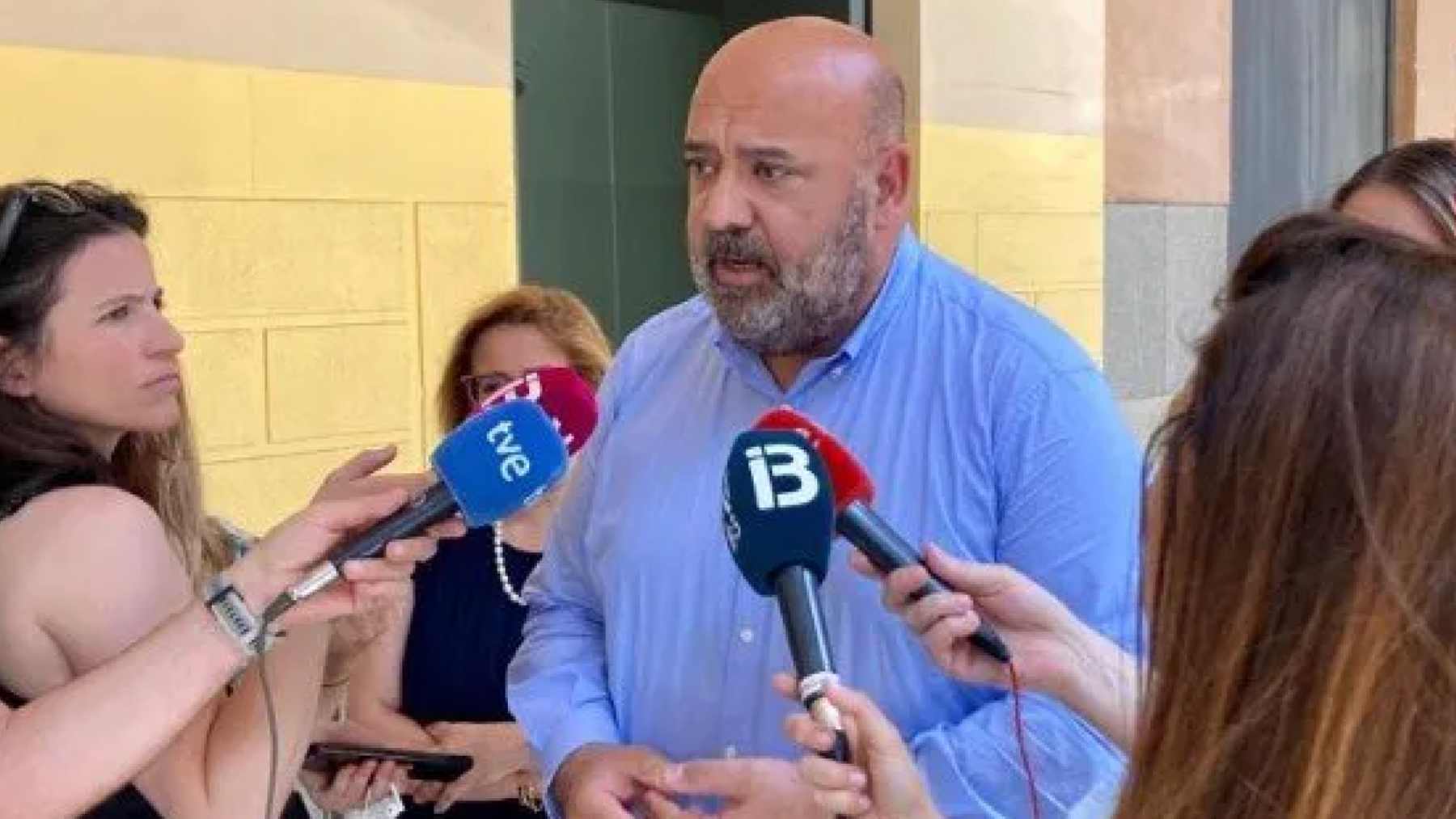 El alcalde de Palma, Jaime Martínez, atiende a los medios de comunicación.