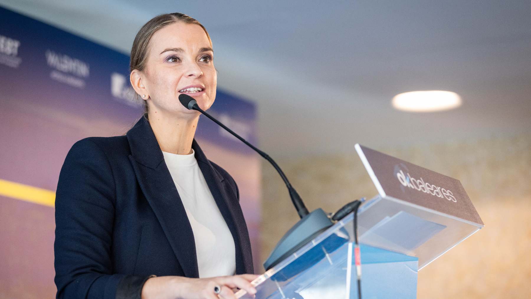 La presidenta del Govern, Marga Prohens, durante su intervención en el foro ‘La Hora de Baleares’.