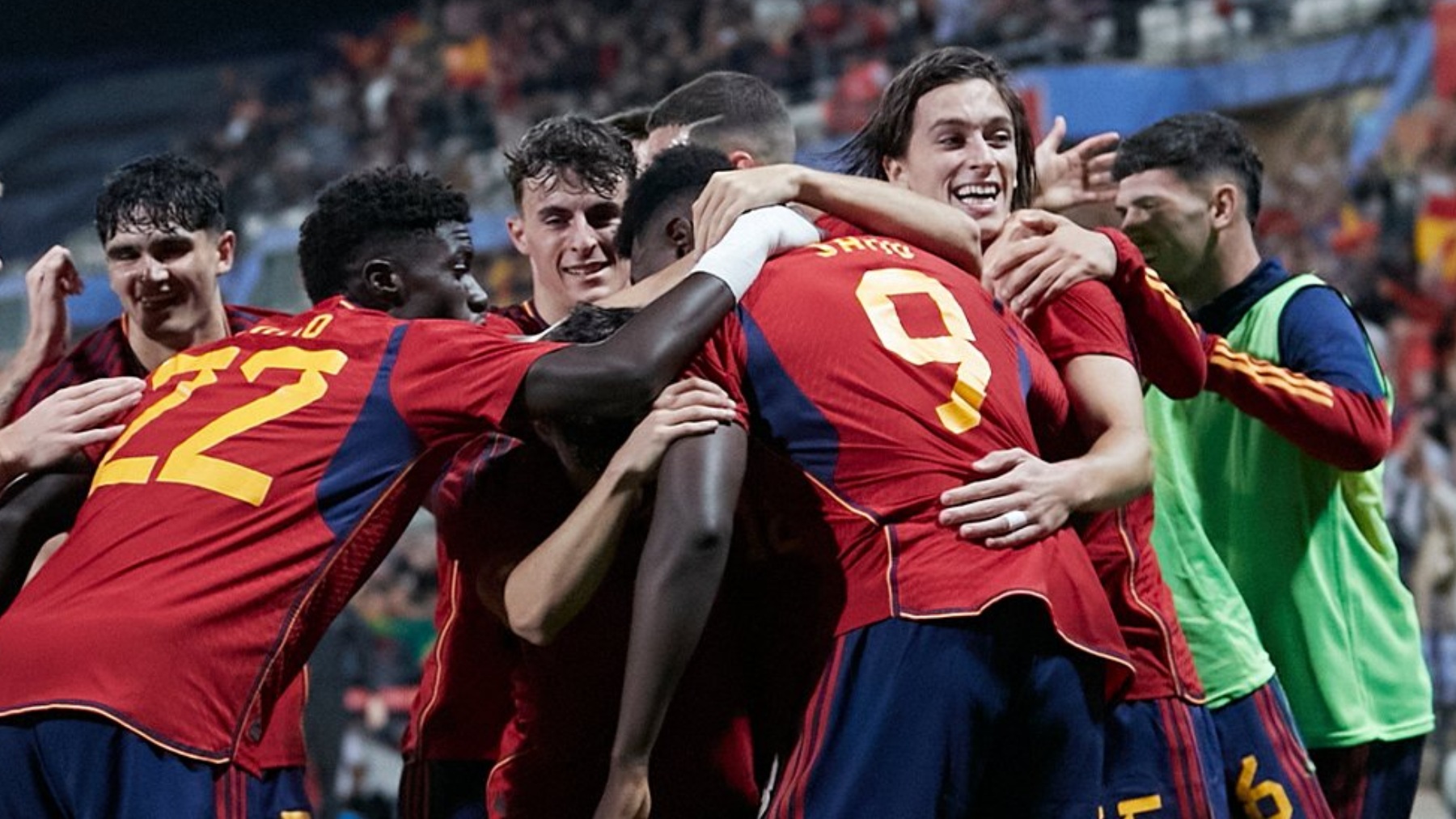 La selección española sub-21 celebra su triunfo. (Sefútbol)