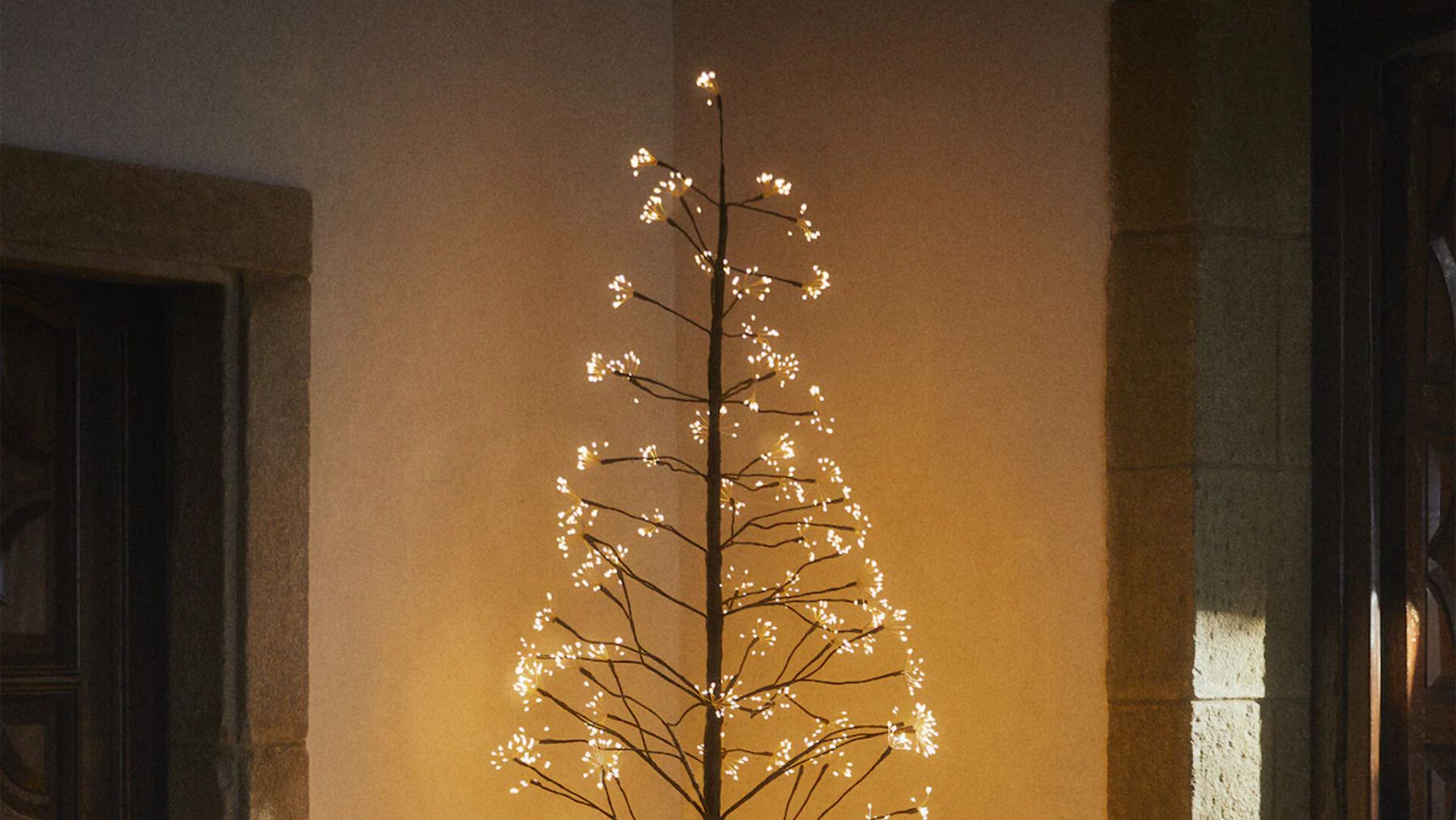 Descubre el árbol de Navidad que arrasa en Zara Home