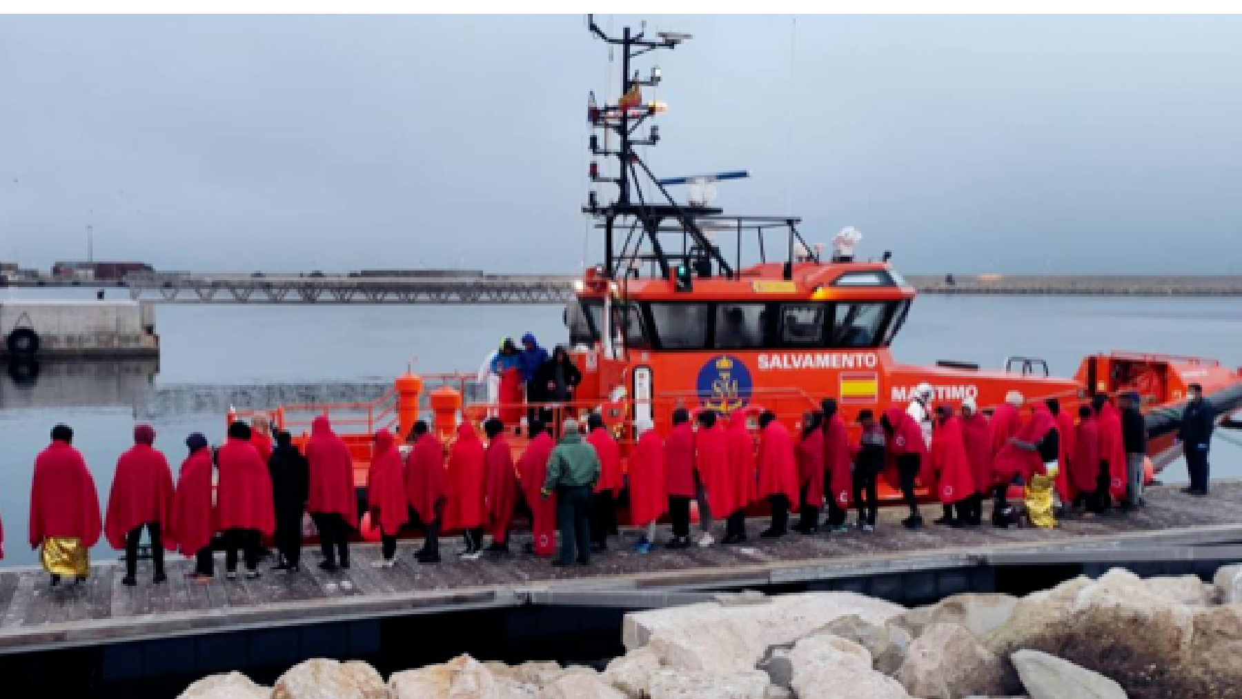 Embarcación de Salvamento Marítimo en el puerto de Alicante tras uno de los rescates.