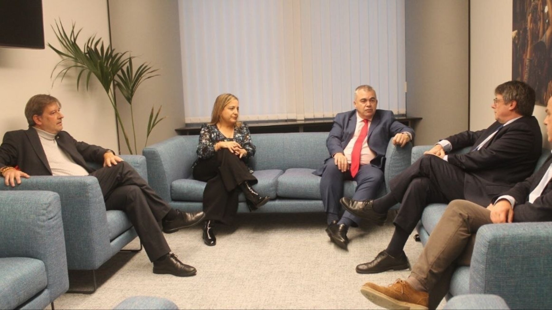 El secretario de Organización del PSOE, Santos Cerdán, reunido con Carles Puigdemon en Bruselas. (Foto: Ep)