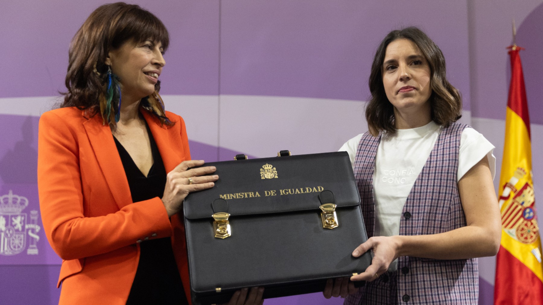 Irene Montero traspasando la cartera de Igualdad (Foto: Ep)