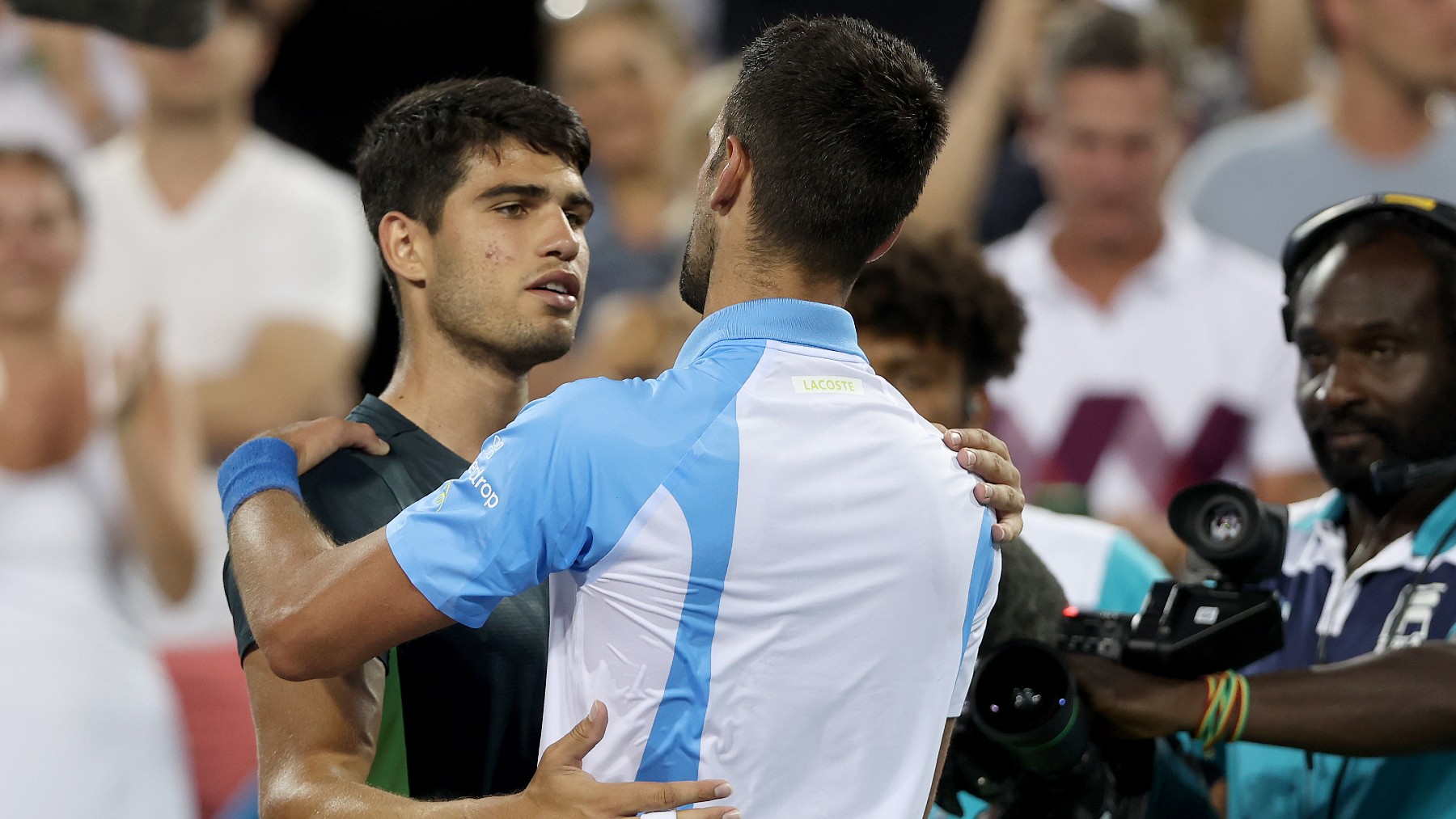 Carlos Alcaraz y Novak Djokovic, en la final de Cincinnati decidida en un tie-break. (Getty)