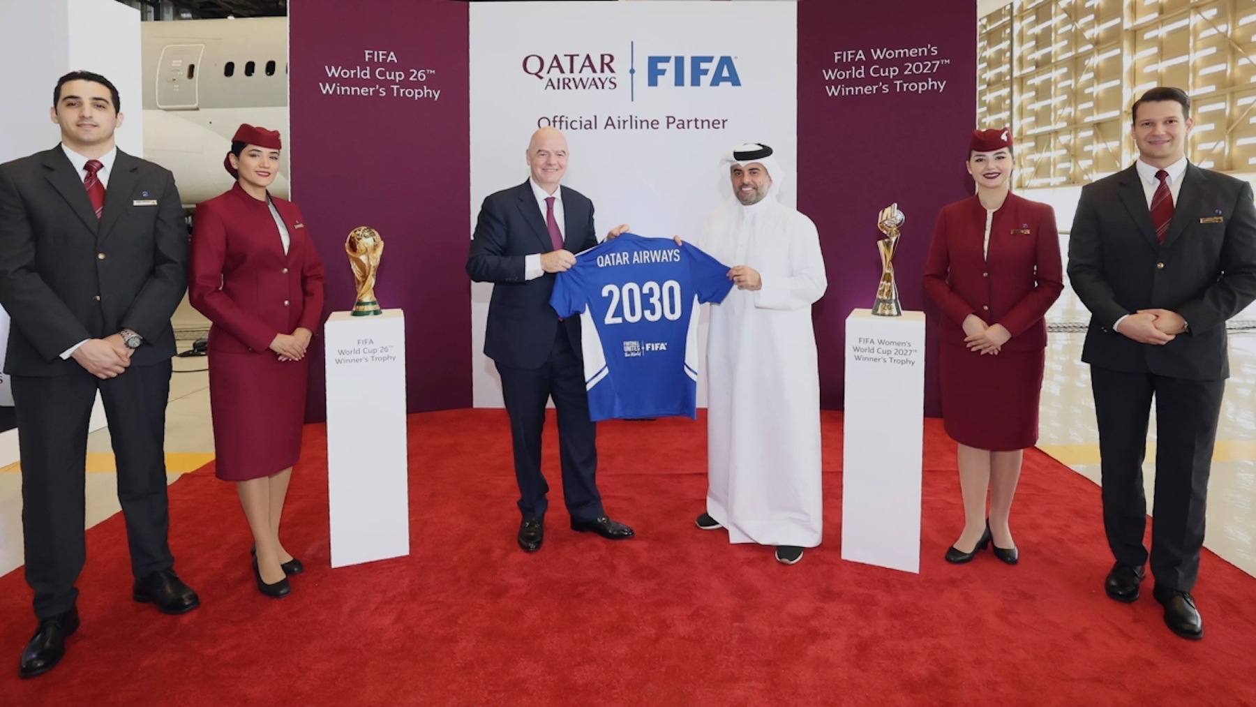 Gianni Infantino anuncia el acuerdo con Qatar Airways. (FIFA)