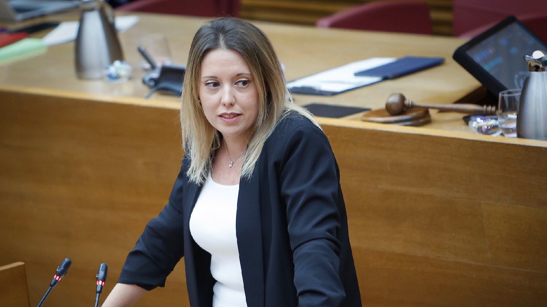 La diputada ‘popular’ Noelia Císcar, este miércoles en la tribuna de oradores de las Cortes Valencianas.