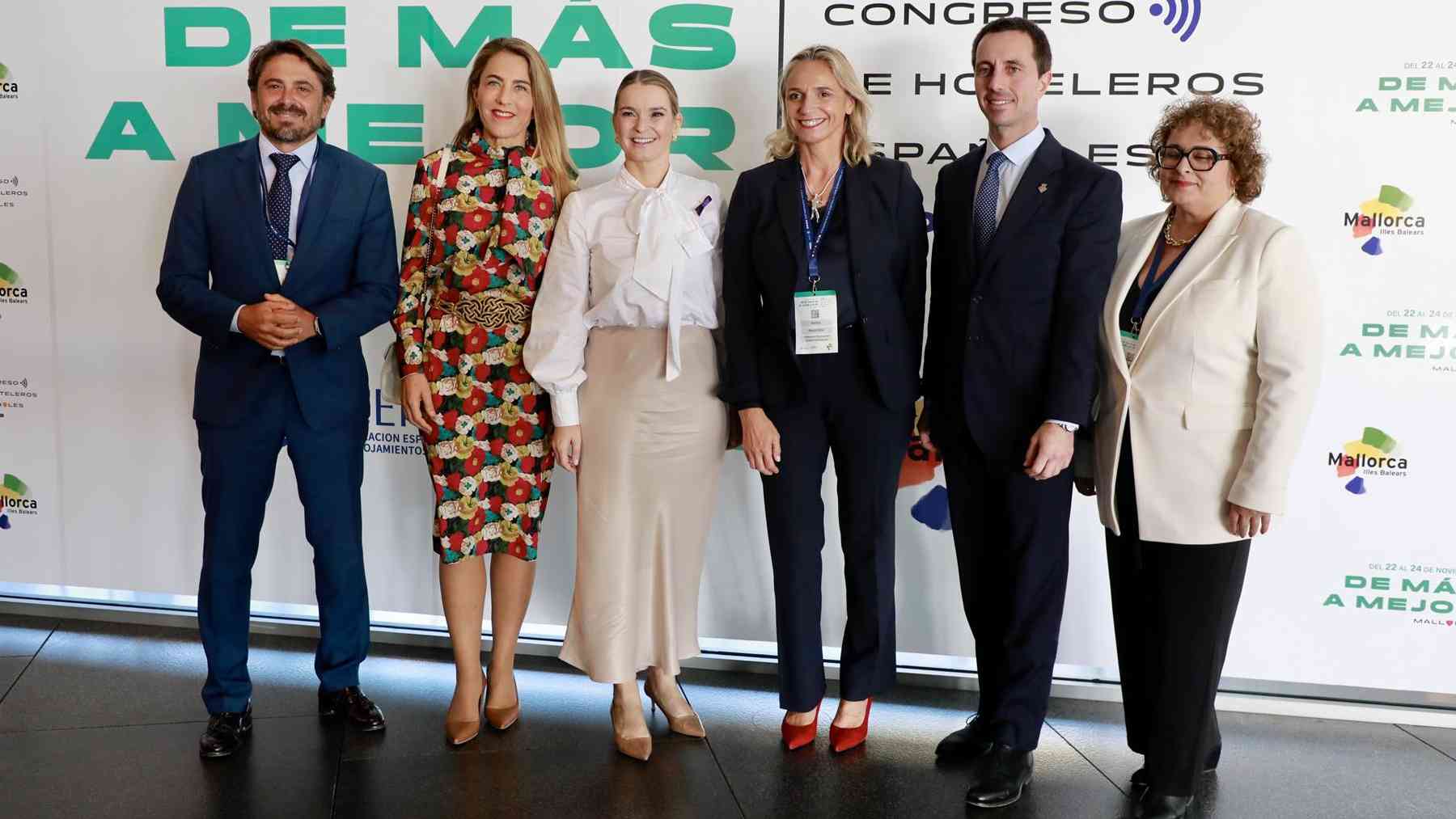 La presidenta del Govern, Marga Prohens, en la clausura del Congreso de Hoteleros Españoles en Palma.