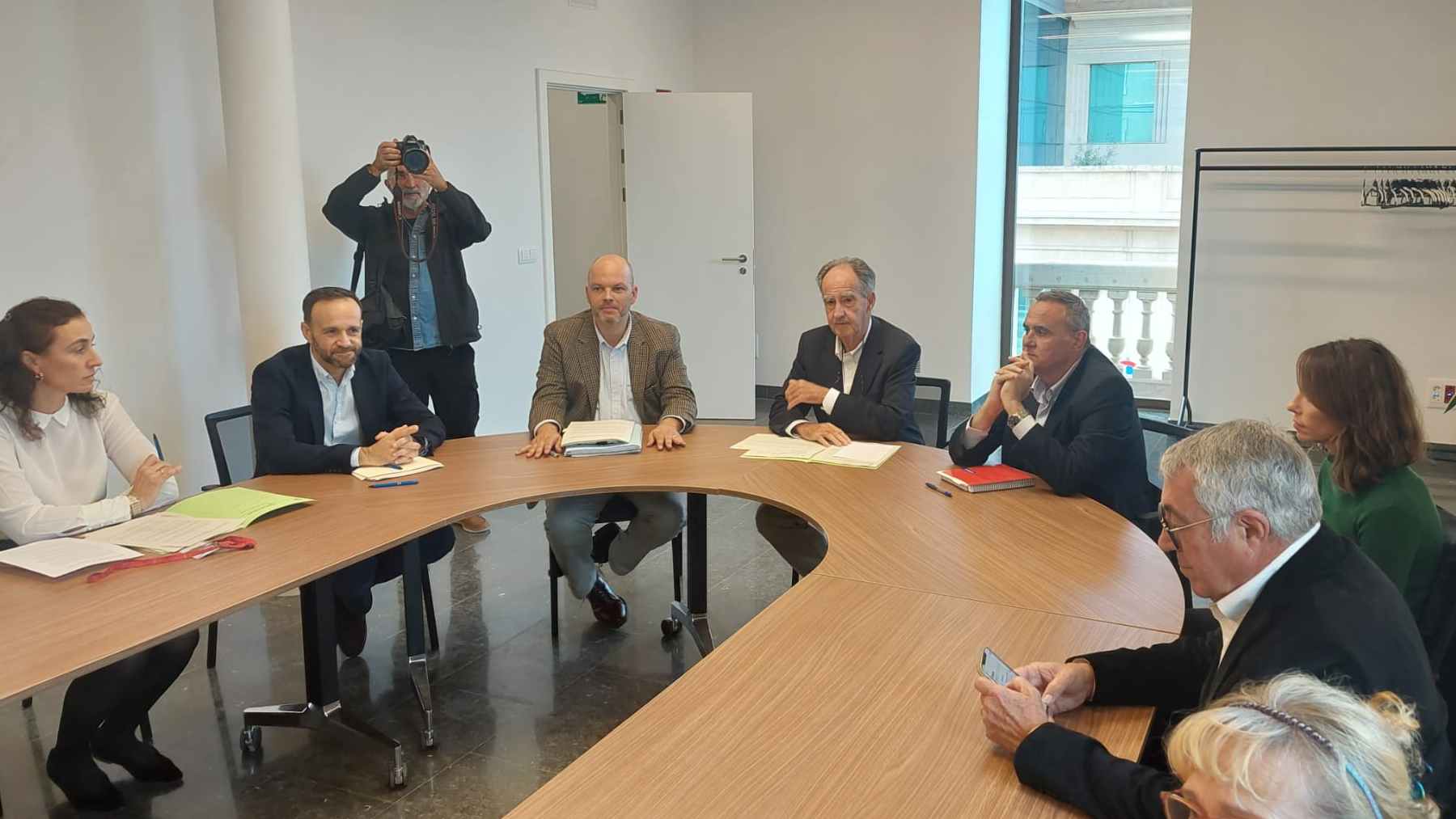 Reunión de Autoridad Portuaria y Ayuntamiento de Palma con vecinos y empresarios del Paseo Marítimo.