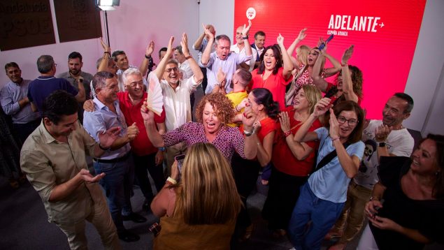 El secretario general del PSOE de Andalucía y Portavoz del Grupo Parlamentario Socialista, Juan Espadas, durante la noche electoral.