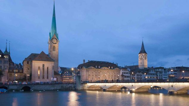 Un río con velas, el Santa Claus suizo y más: las curiosidades de la Navidad en Zurich
