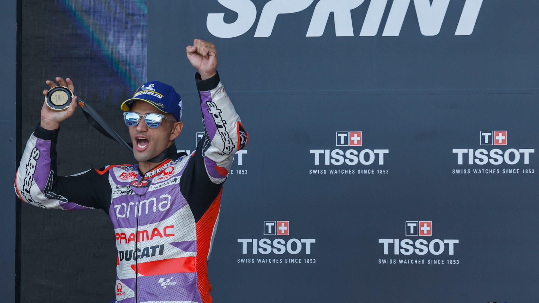 Jorge Martín celebra su victoria en la sprint del GP de la Comunidad Valenciana de MotoGP. (EFE)