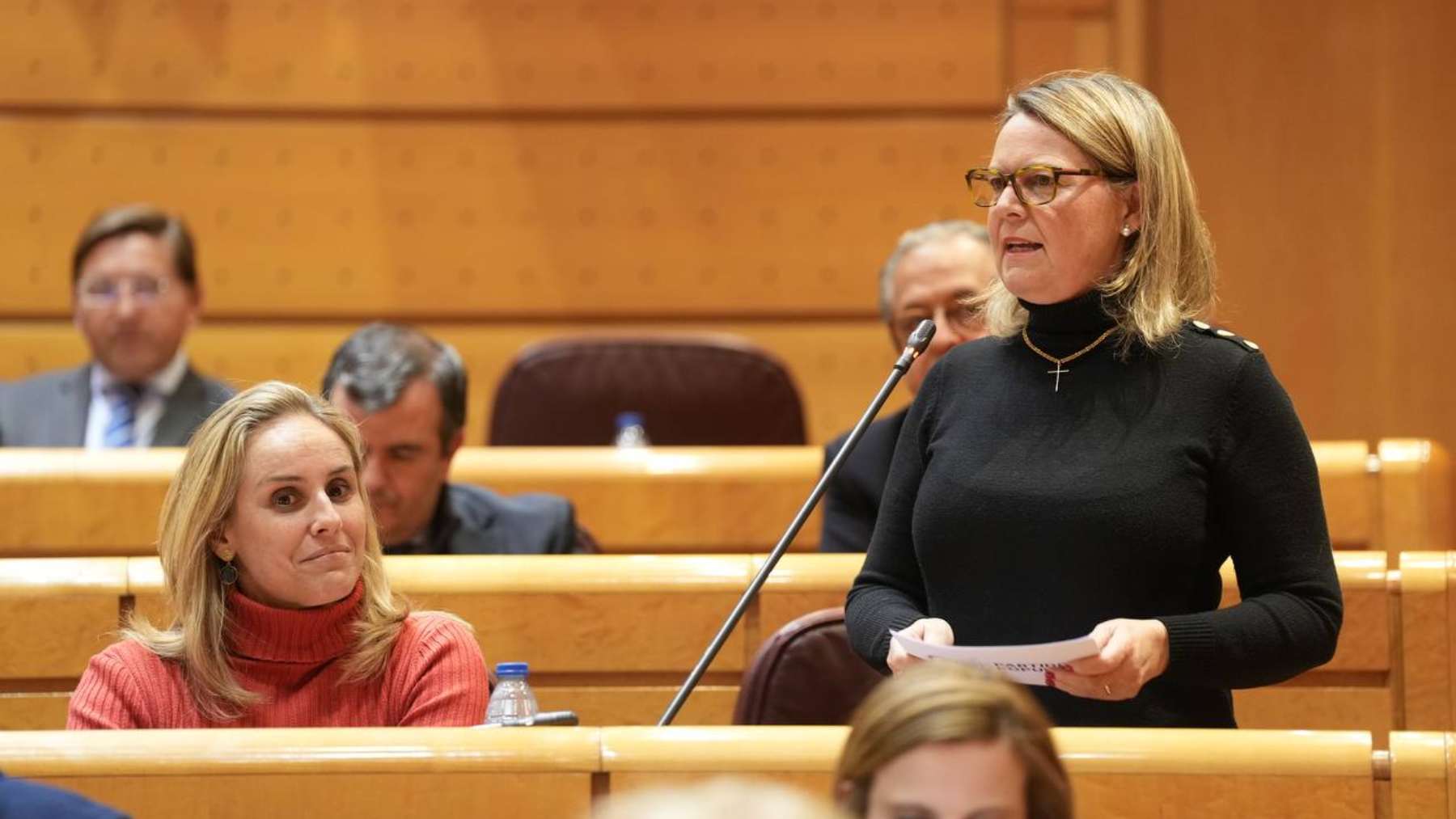 La senadora del PP por Mallorca, María Salom, en la Cámara Alta.
