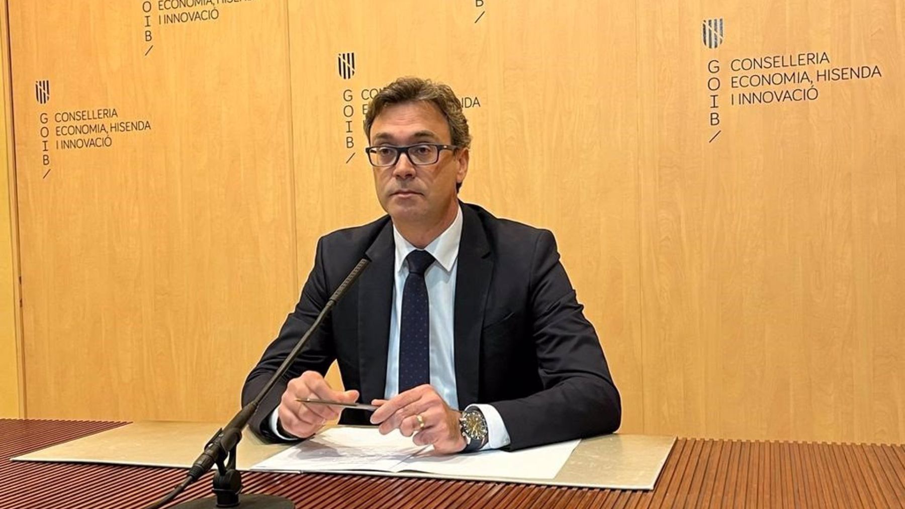 Antoni Costa en la rueda de prensa donde ha dado explicaciones sobre el nombramiento del ex gerente del Ibetec. (Europa Press)