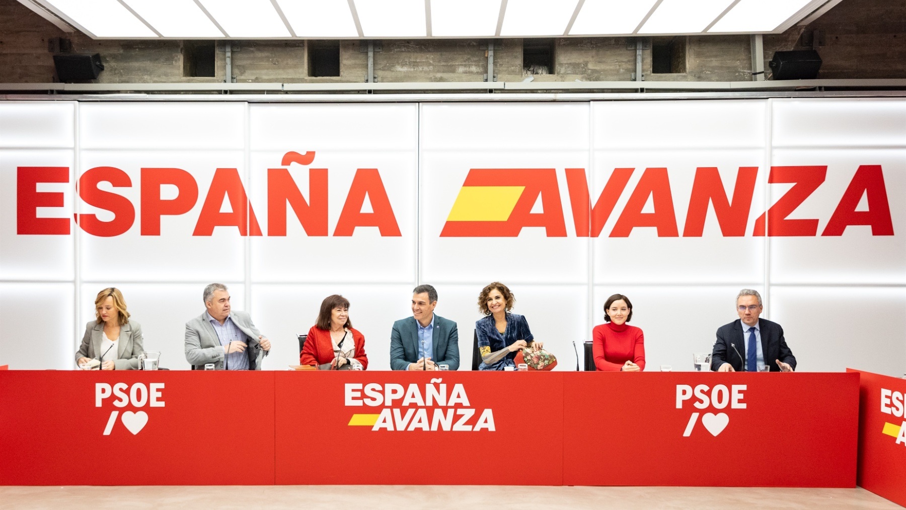 Reunión de la Ejecutiva Federal del PSOE en la que se ha estrenado el nuevo lema del partido: «España avanza» (Foto: Europa Press).