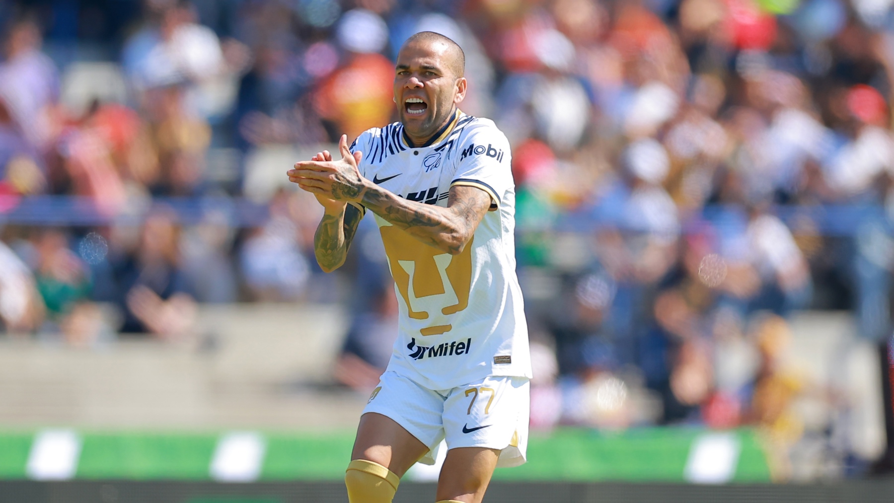Dani Alves, en uno de sus últimos partidos de fútbol. (Getty)