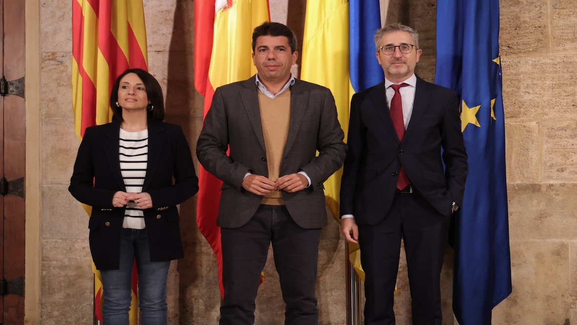 Carlos Mazón, en el centro, con Rebeca Torró y Arcadi España, este miércoles.