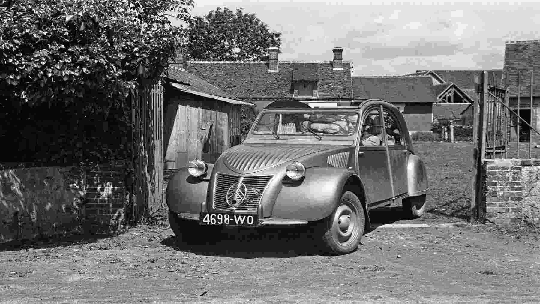 El mítico Citroën 2CV «made in Spain» cumple 75 años