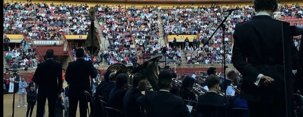 El certamen de bandas musicales celebrado en la plaza de toros de Los Califas.