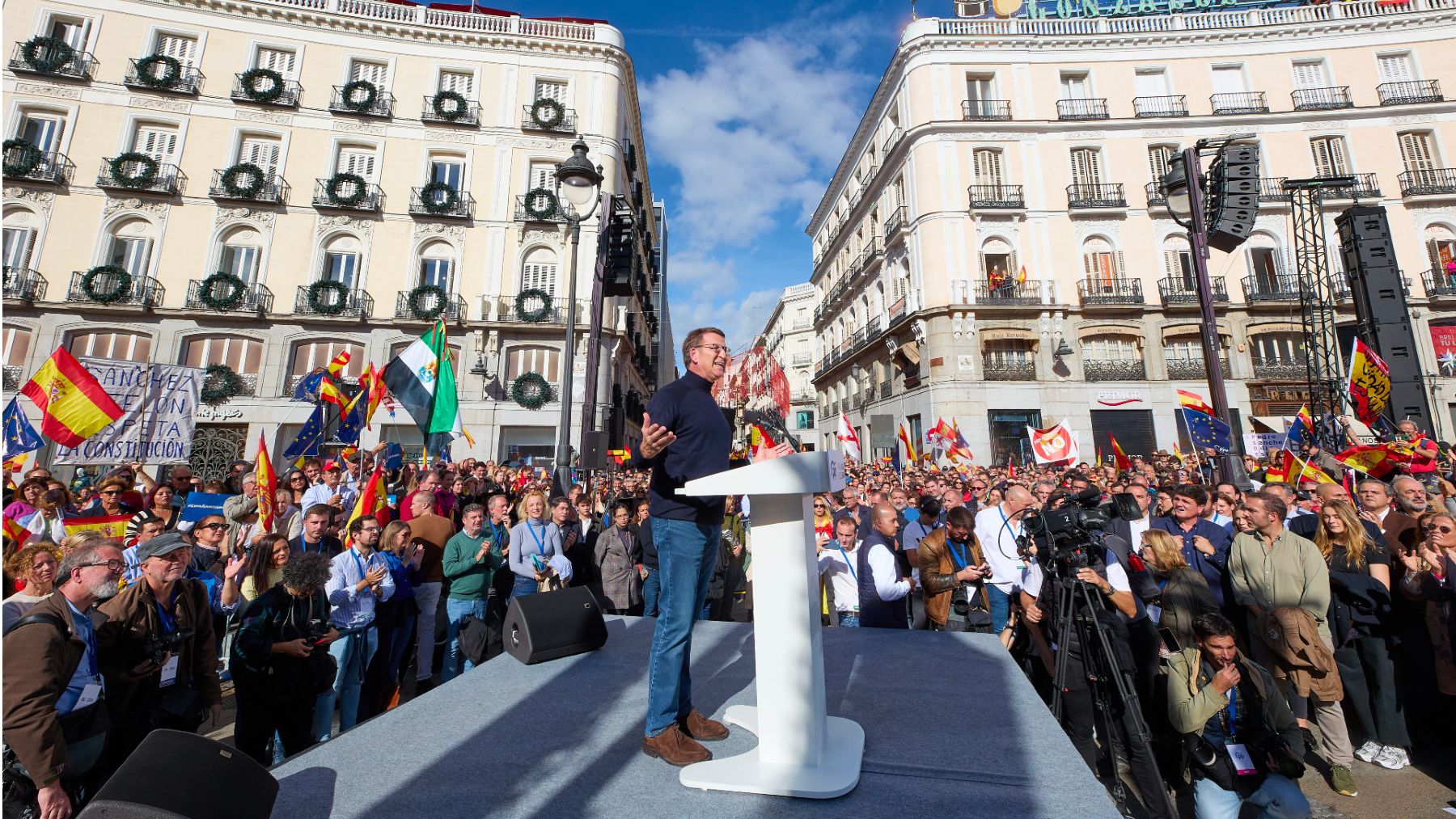 Feijóo en una manifestación del PP contra la amnistía. (Foto: EP)