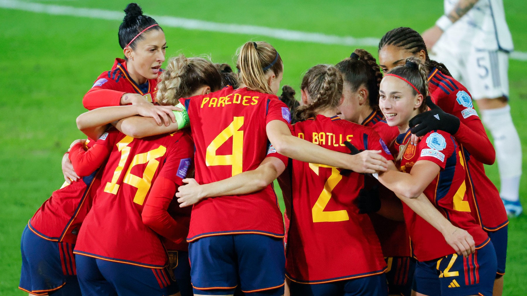Las jugadoras de España celebran un gol contra Italia. (EFE)