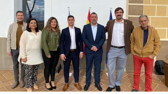 El nuevo equipo de Gobierno de PP y Vox en la localidad valenciana de Montserrat.