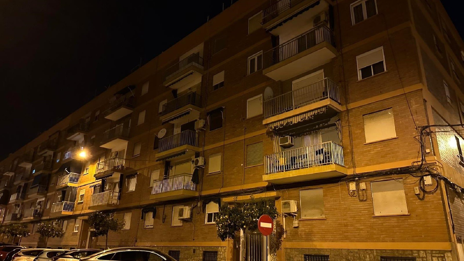 Fachada del edificio en el que se produjo el crimen de Sagunto. (Europa Press)