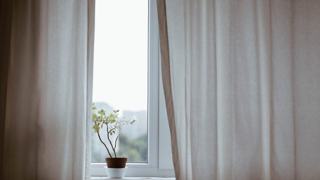 Cómo elegir las cortinas de casa para que no haya tanto ruido