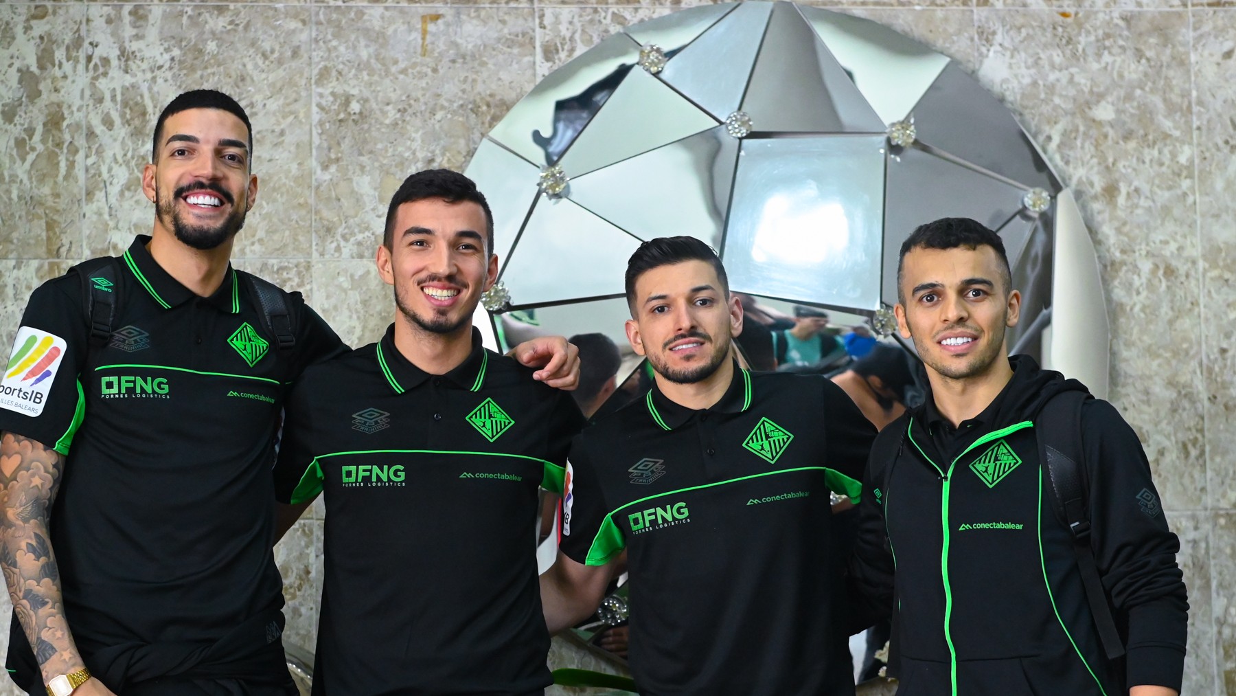 Bruno Gomes, Marcelo, Luan Muller y Salar posan en el hotel (1)