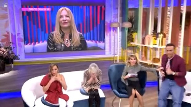 Emma García y todos los colaboradores de Fiesta vivieron un gran susto con la caída de un espectador del público