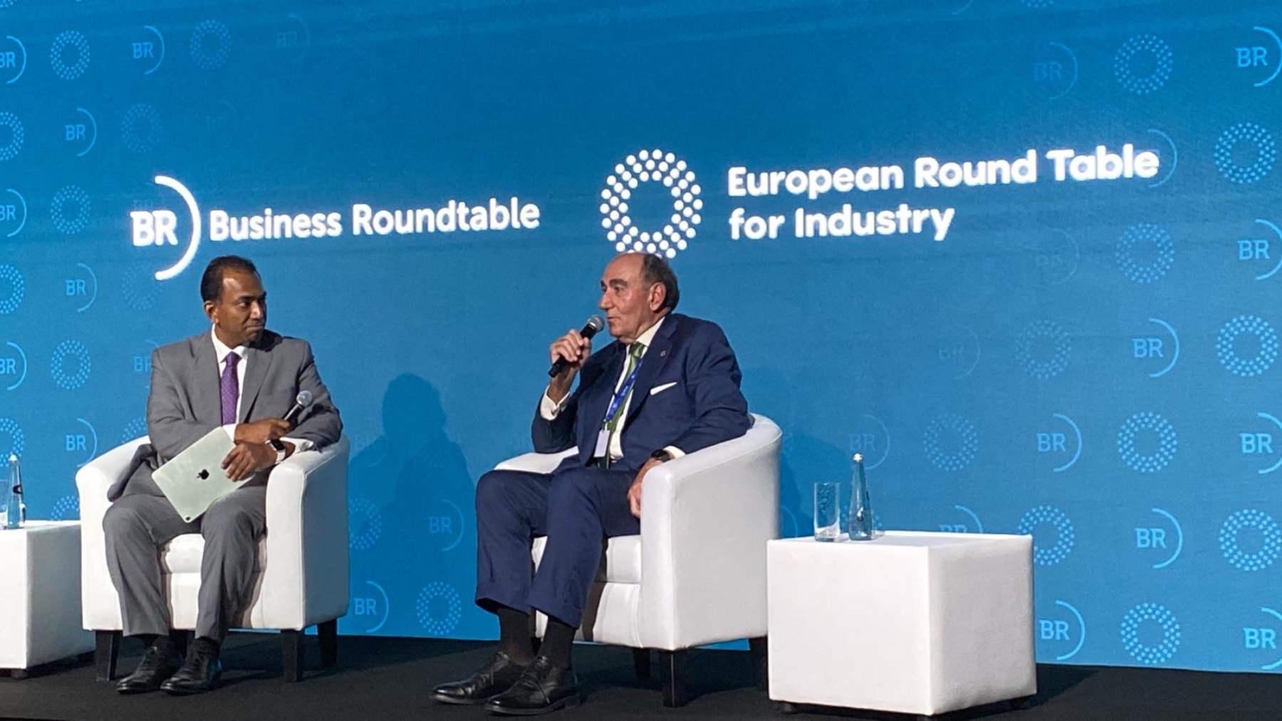 El presidente de Iberdrola destaca que lograr el objetivo de triplicar las renovables requerirá inversiones de 2,2 billones de euros al año