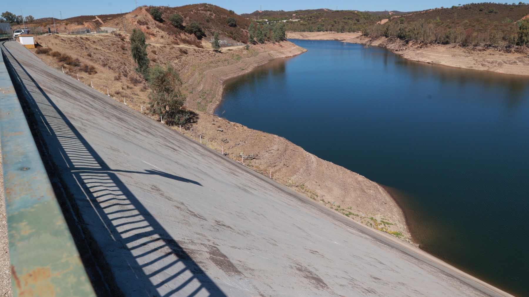 La estrategia «Sequía Plus» de la Junta de Andalucía busca mejorar las garantías de abastecimiento de agua a la población que reside en las zonas más castigadas por la falta de agua. (Foto Europa Press)