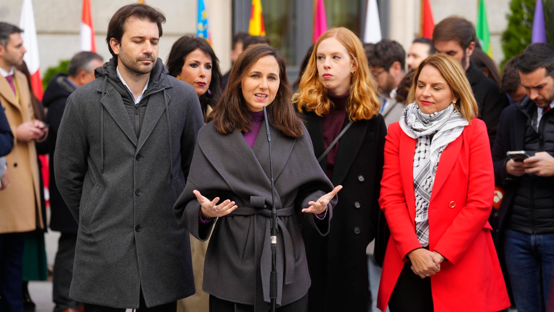 Los cinco diputados de Podemos en la celebración del Día de la Constitución. Foto: EFE