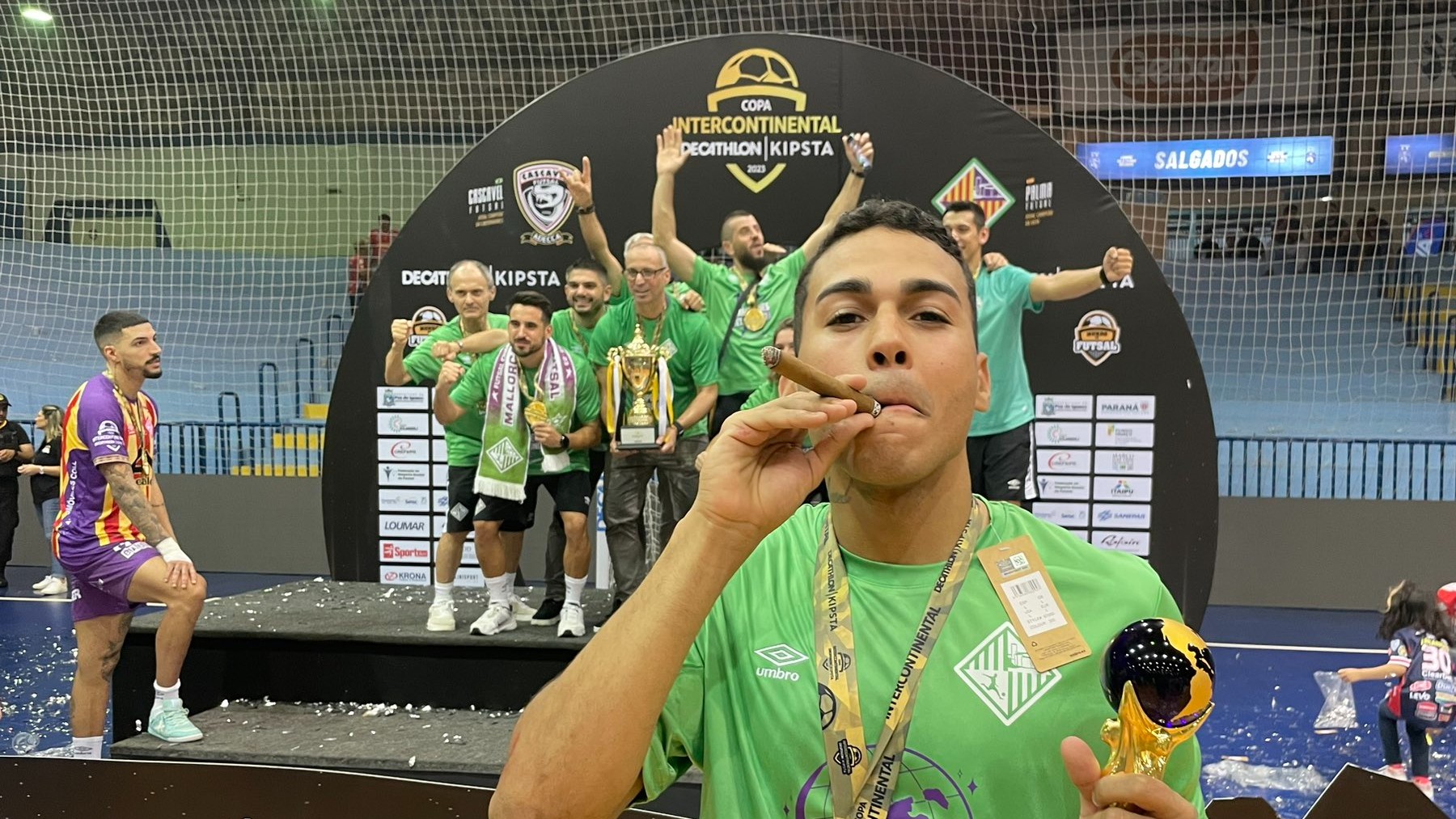 Los jugadores, celebrando el título