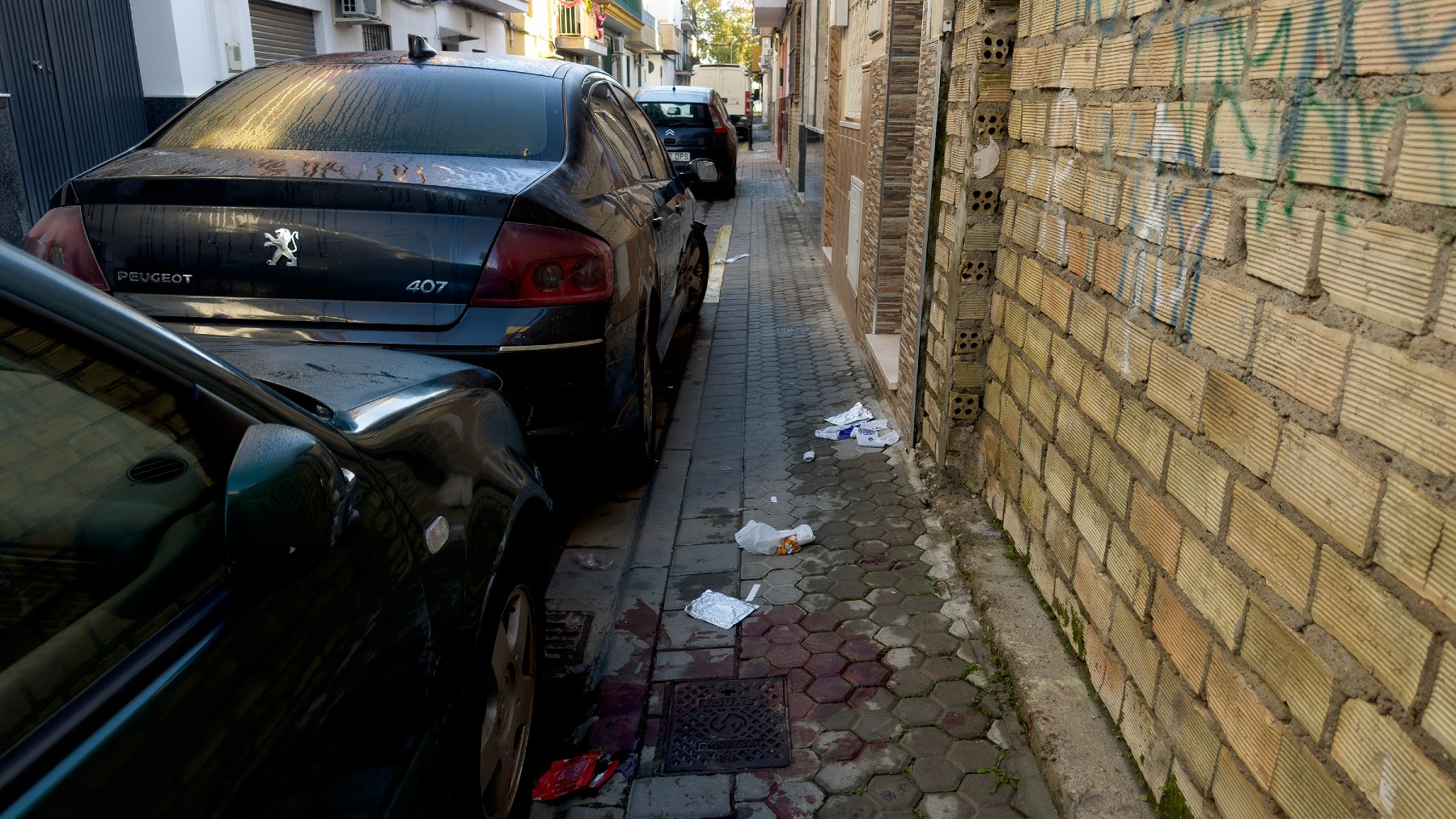 Lugar del tiroteo en la barriada de Palmete, en Sevilla, con una víctima mortal (EFE).