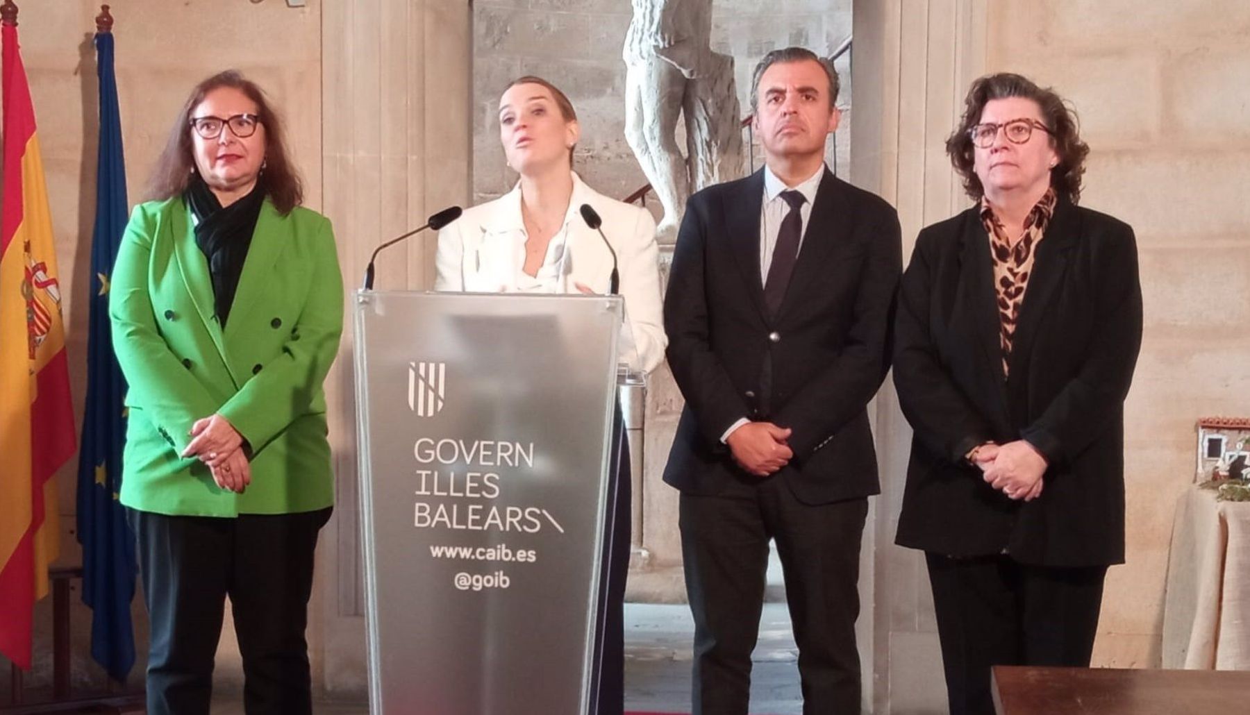 La presidenta del Govern, Marga Prohens, junto a los consellers García, Vera y Cirer.