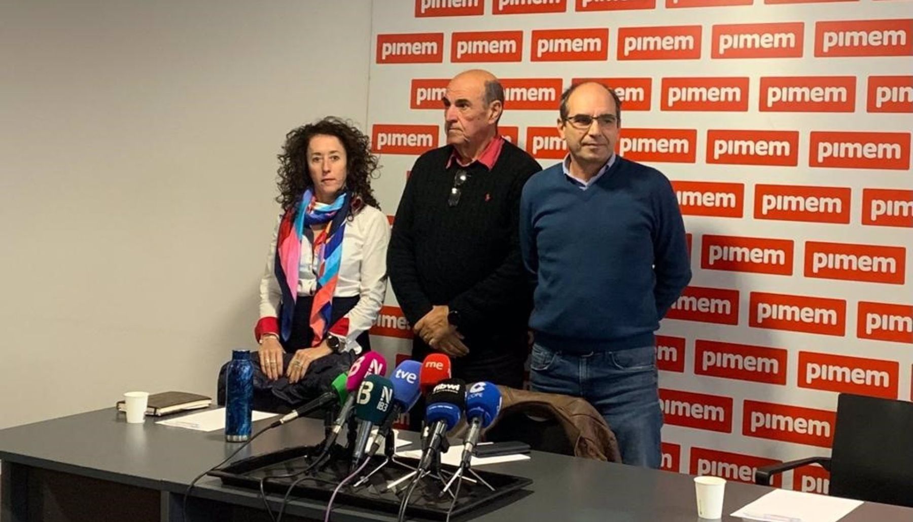 El presidente de Asociación Sindical de Autónomos del Taxi de Mallorca-Pimem, Biel Moragues, y otros representantes del sector del taxi en Mallorca. (Europa Press)