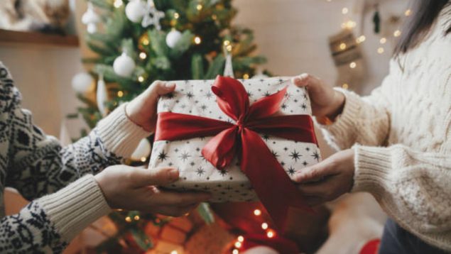 Fundación MAPFRE celebra su mercadillo solidario de navidad para ayudar a los niños que padecen enfermedades raras