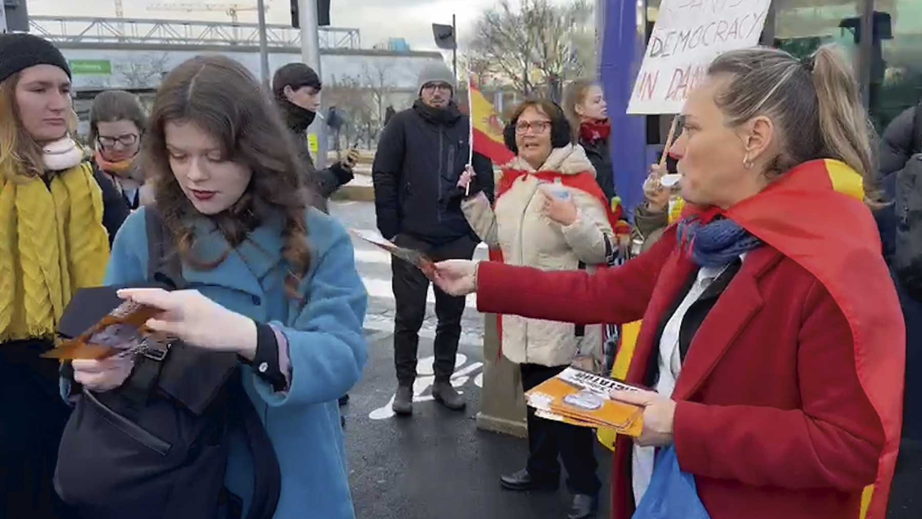 Manifestantes contra Sánchez en Estrasburgo