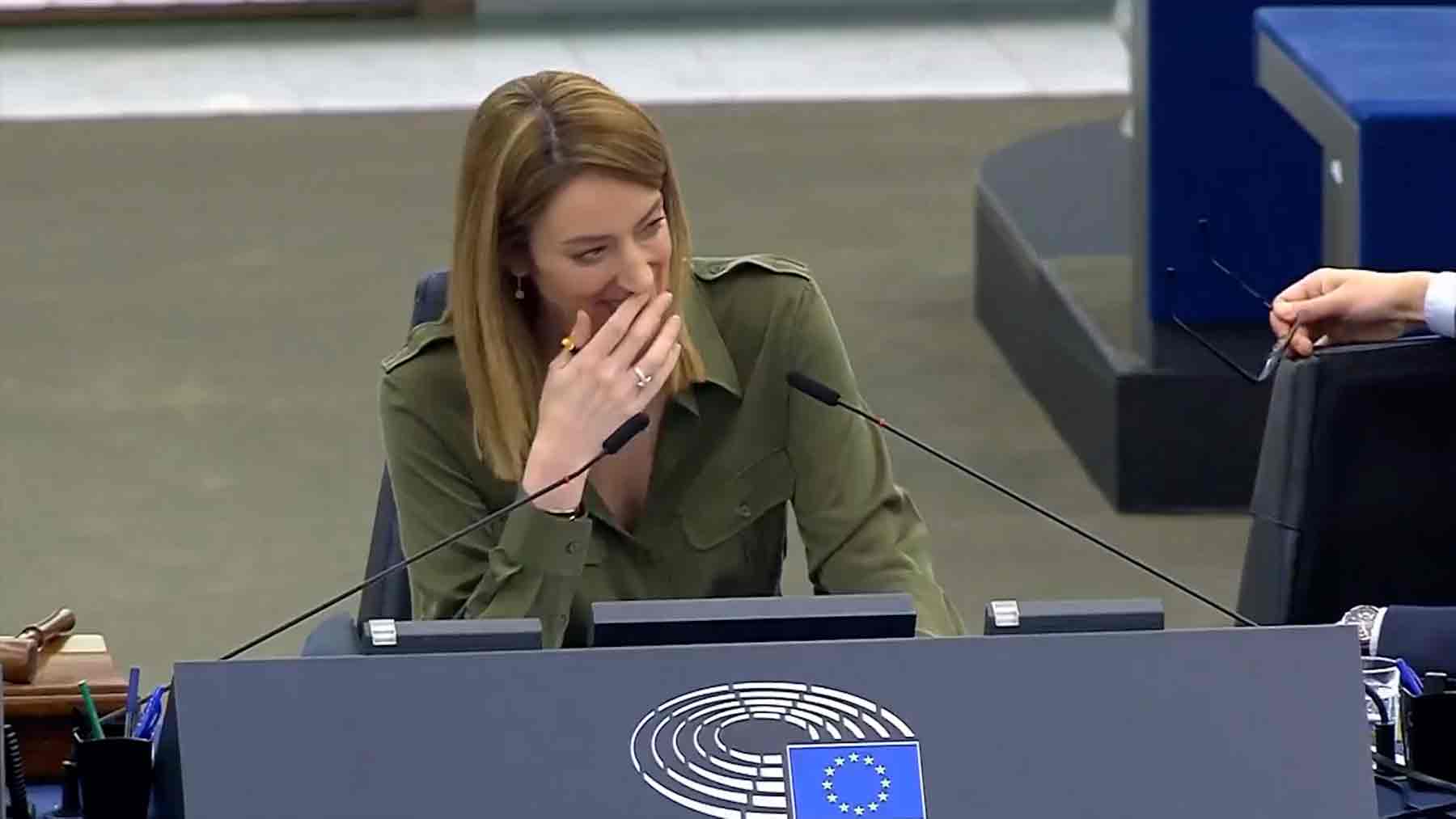 Los eurodiputados se ríen tras colarse los ladridos de un perro por los micrófonos del Parlamento.