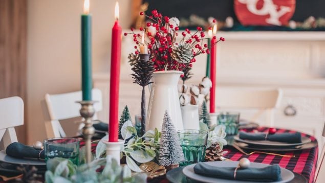 El truco infalible para que tu mesa pequeña sea más grande en las cenas de Navidad