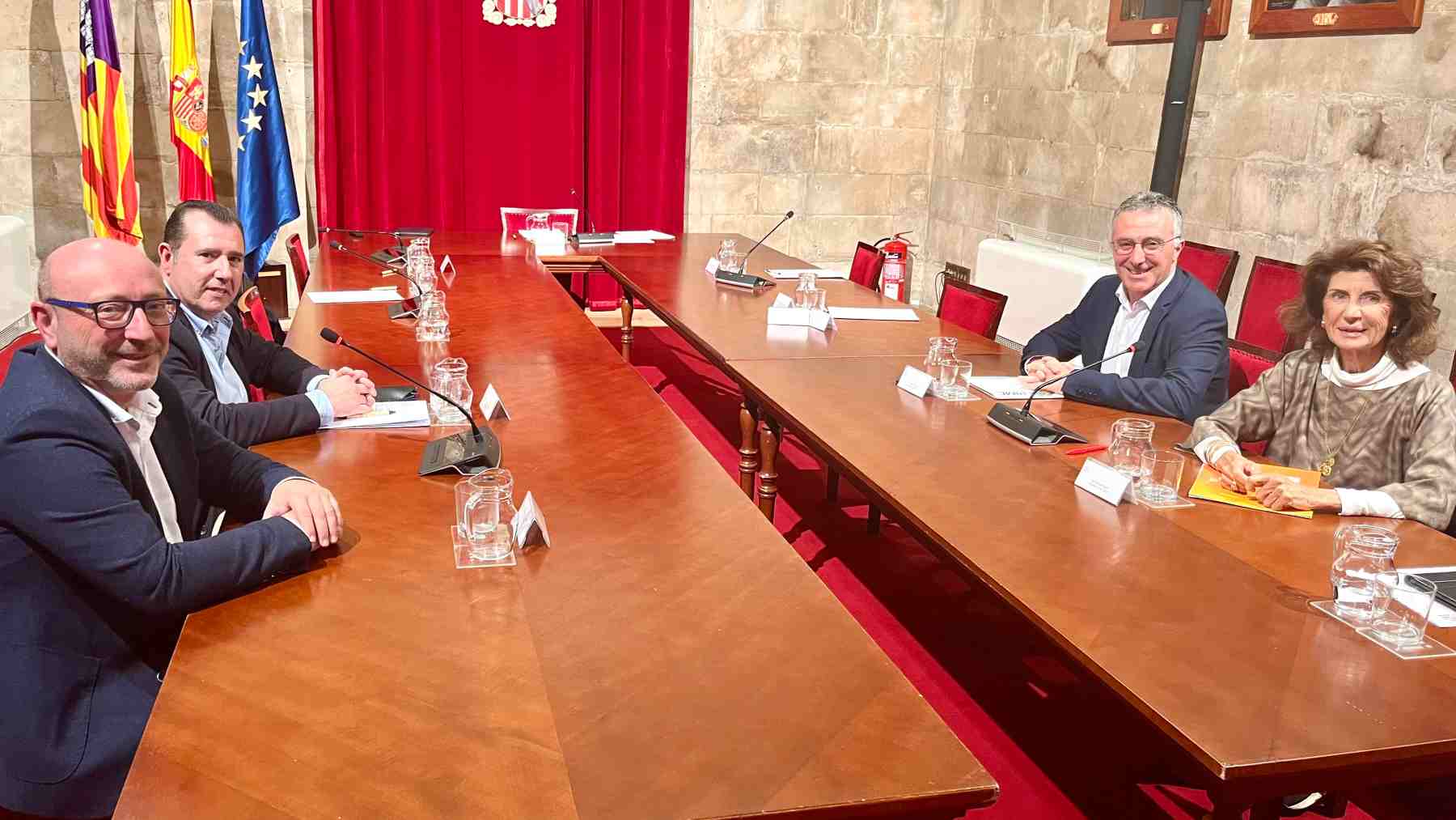 CAEB, PIMEB, UGT y CCOO impulsan el I Acuerdo Interprofesional para la Negociación Colectiva de Baleares.