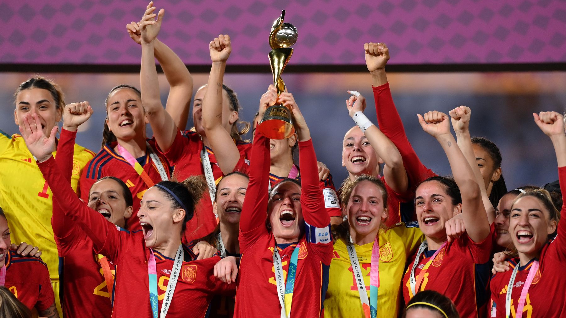 España levanta la copa del Mundo. (Getty)